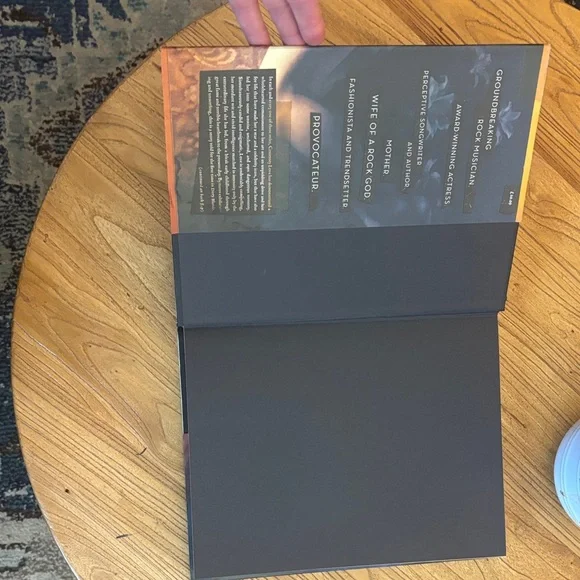 Dirty Blonde: The Diaries of Courtney Love Book - Picture 4 of 5